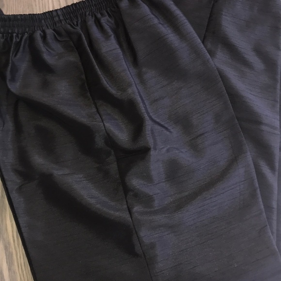 Ladies Blouse and matching pants - Picture 6 of 8